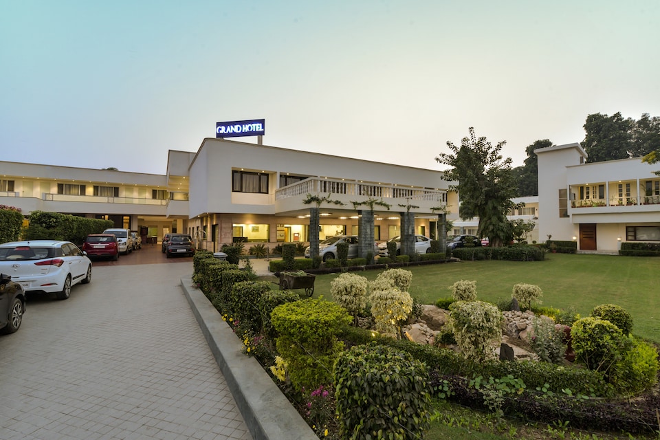 Capital O 1796 Grand Hotel, MG Road Agra, Agra