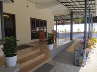 Hotel O Summerland Inn