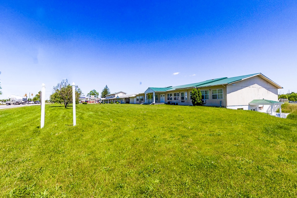 Country Hearth Inn & Suites By OYO Sturgis, Sturgis, MI, Sturgis, MI