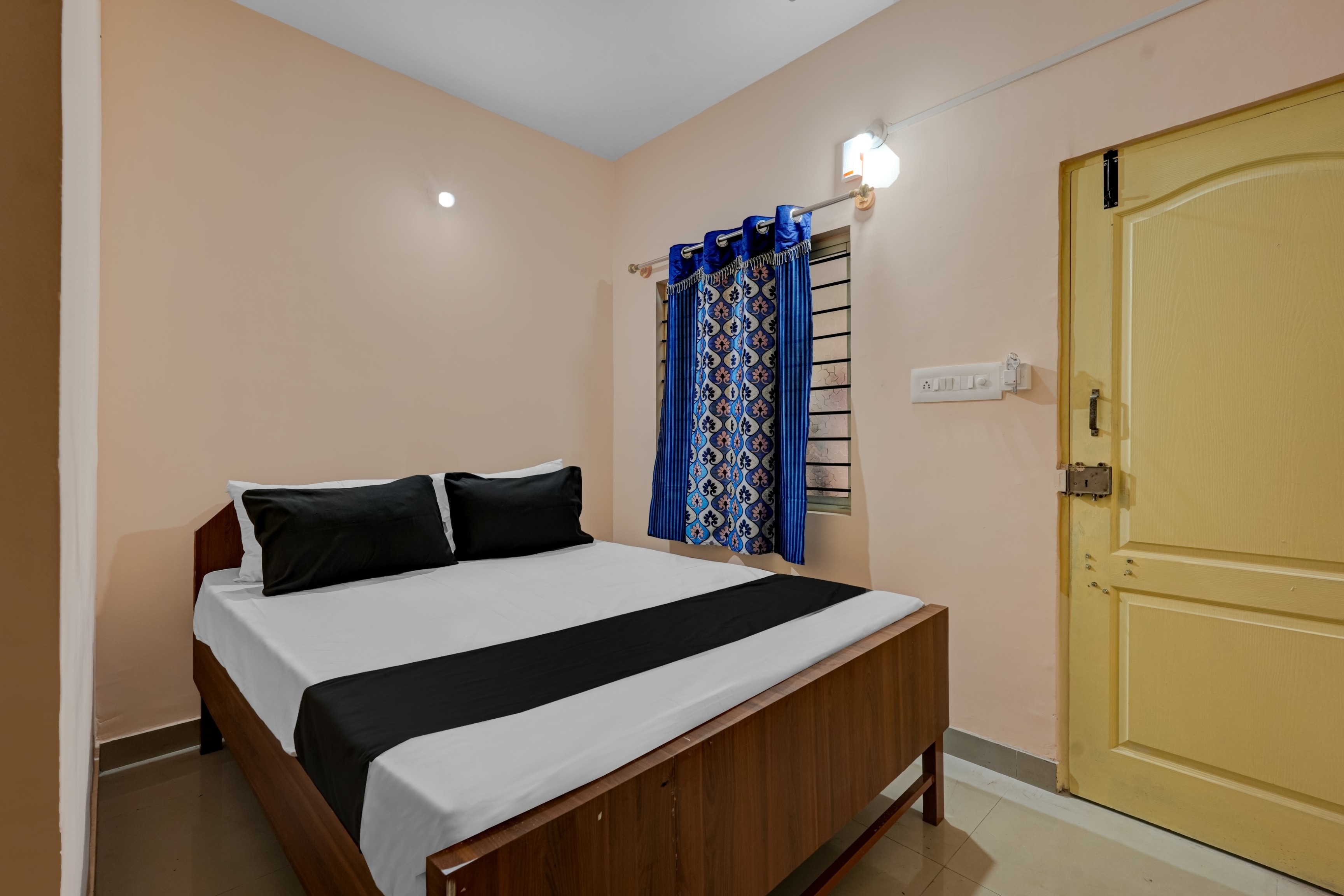 Hotel O S.V.B.R Hotel, Flagship Bangalore, Book @ ₹878 - OYO