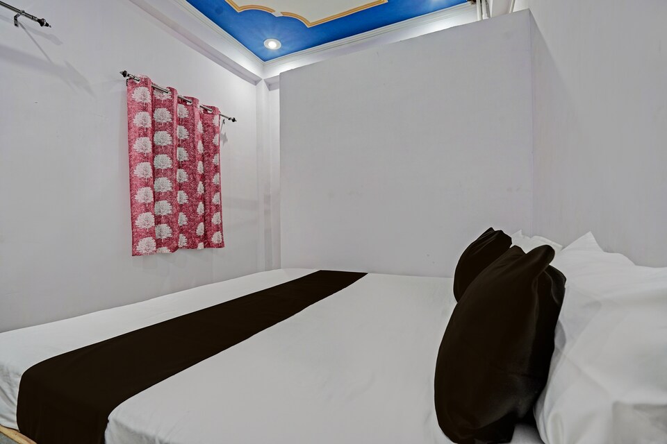 OYO 822617 The Prithvi Hotel, Jhusi, Prayagraj