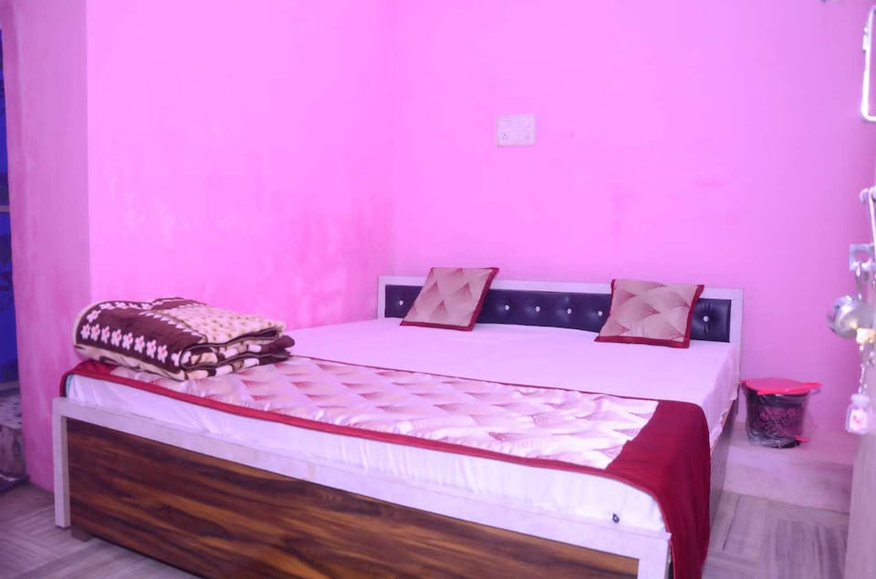 SPOT ON THE PRATHAM HOTEL, Jhusi, Prayagraj