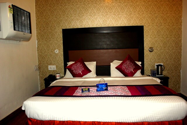 OYO Hotel The Ambassador