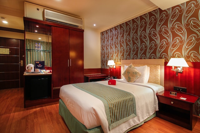 OYO Royalton Hotel Near Birla Mandir