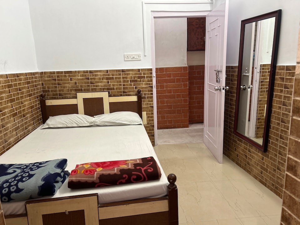 OYO Royal Plaza Guest House , Esplanade Kolkata, Kolkata