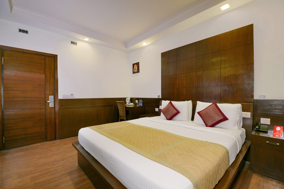 OYO 1801 Hotel Divine Inn, New Friends Colony Delhi, दिल्ली