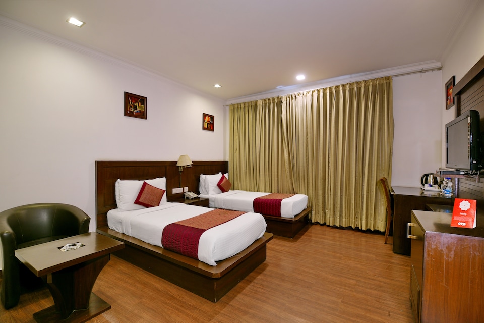 OYO 1801 Hotel Divine Inn, New Friends Colony Delhi, दिल्ली