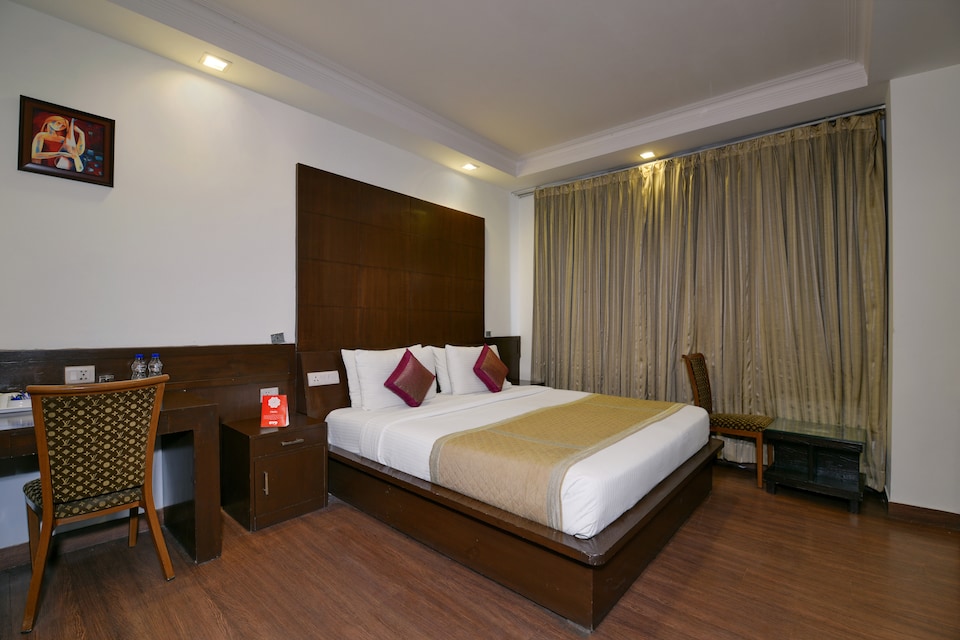 OYO 1801 Hotel Divine Inn, New Friends Colony Delhi, दिल्ली