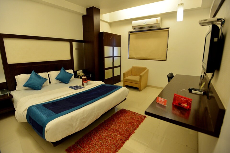Capital O 33294 Hotel Sapphire Regency, Sayajigunj Vadodara, Vadodara