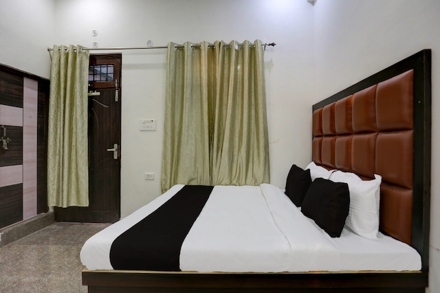 Hotel O Bluemoon Anantram