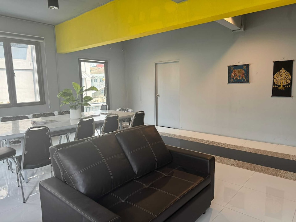 OYO 75465 Lucky Hostel (Huai Khwang), Huai Khwang, Bangkok