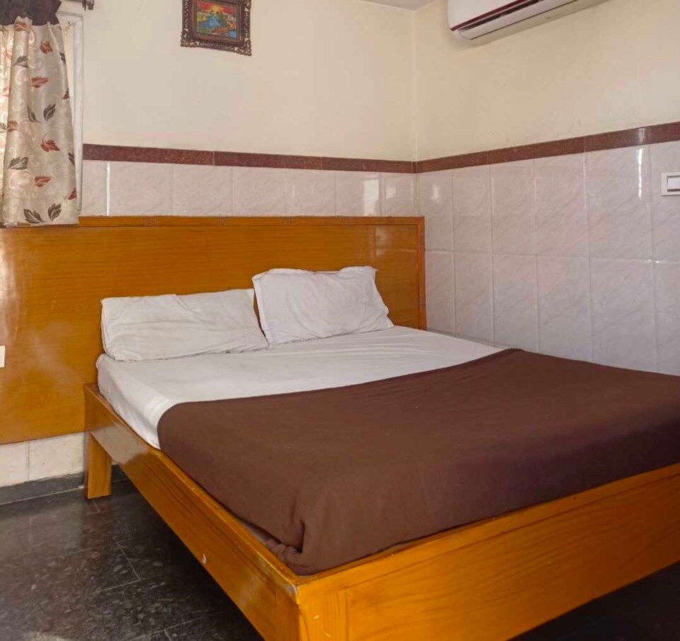 OYO 822909 Hotel Adithya Inn, MG Road Vijayawada, Vijayawada