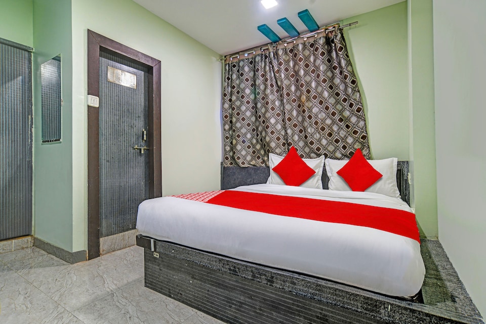 OYO Hotel Star, MG Road Indore, Indore