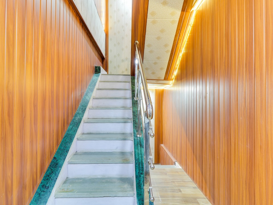 Hotel O Ulhasnagar Railway Junction Formerly Garden Inn, Mumbai- Kalyan-Bhiwandi- Badalapur, Mumbai