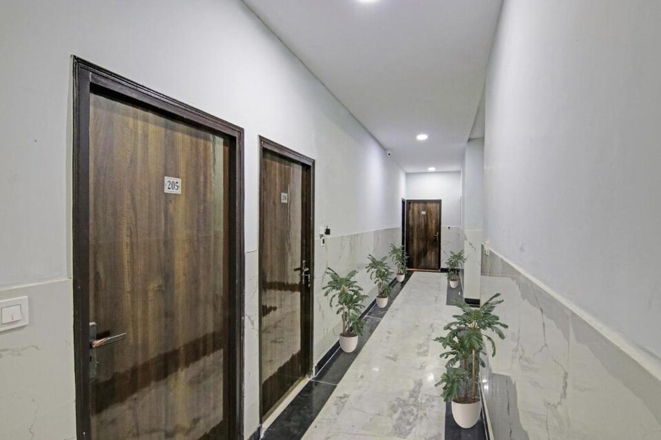 OYO 822996 Flagship Hotel The Breakers Near Pacific Mall Tagore Garden, Rajouri Garden Delhi, Delhi