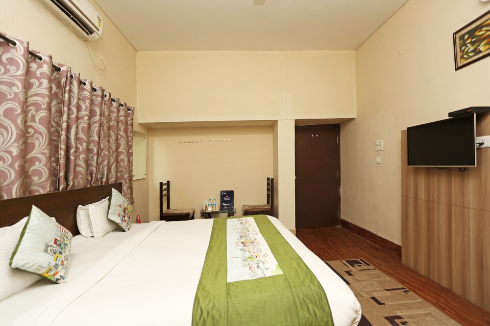 OYO 1806 Platinum House, High Court Allahabad, Prayagraj