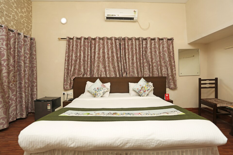 OYO 1806 Platinum House, High Court Allahabad, Prayagraj