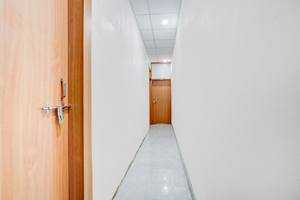 OYO 823062 Hotel Lotus, Pilibhit Bypass Road, बरेली