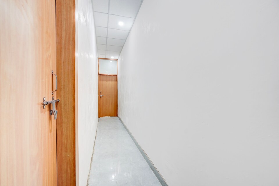 OYO 823062 Hotel Lotus, Pilibhit Bypass Road, बरेली