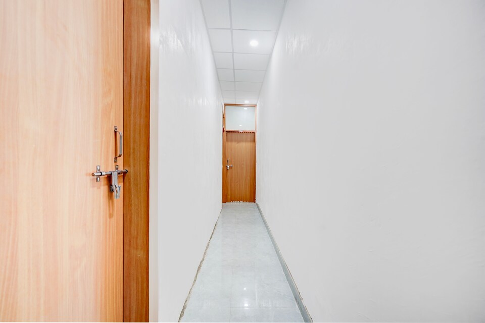 OYO 823062 Hotel Lotus, Pilibhit Bypass Road, बरेली