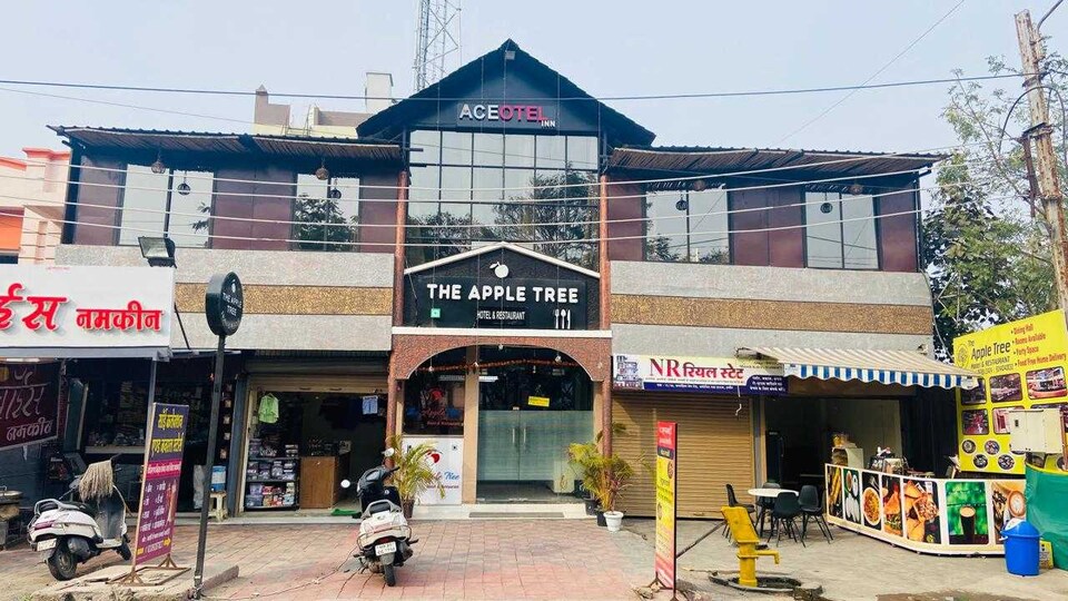 OYO 823073 The Apple Tree, MG Road Indore, Indore