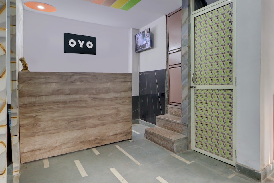 Hotel O Hotel Feel Inn, Rajouri Garden Delhi, Delhi