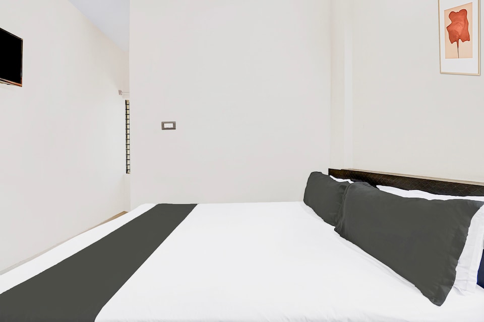 OYO 823110 Lakshmi Deluxe Lodge, Tumkur Bangalore, Bangalore