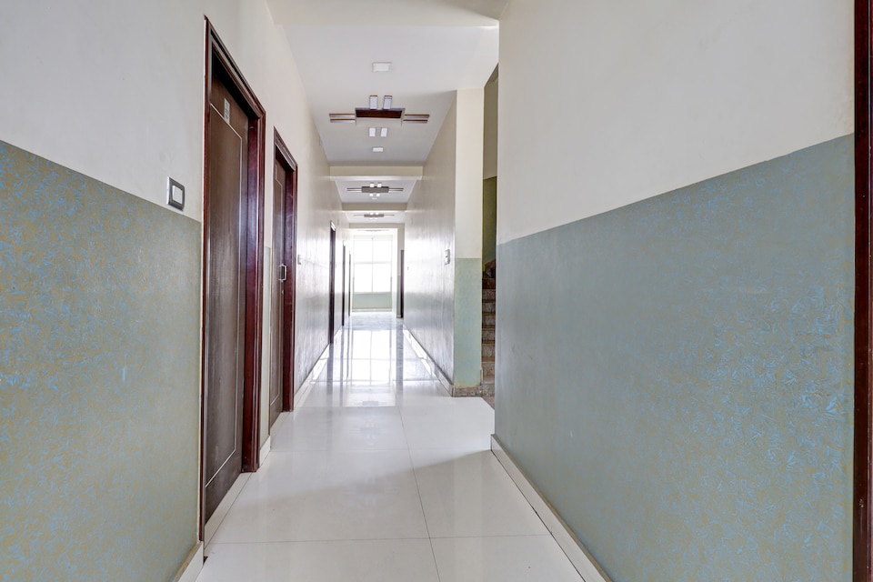 OYO 823110 Lakshmi Deluxe Lodge, Tumkur Bangalore, Bangalore