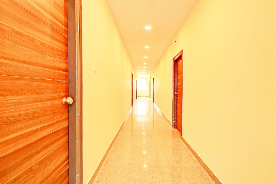 Hotel O AMR Planet Mall Hyderabad Formerly R Square, Secunderabad, Hyderabad