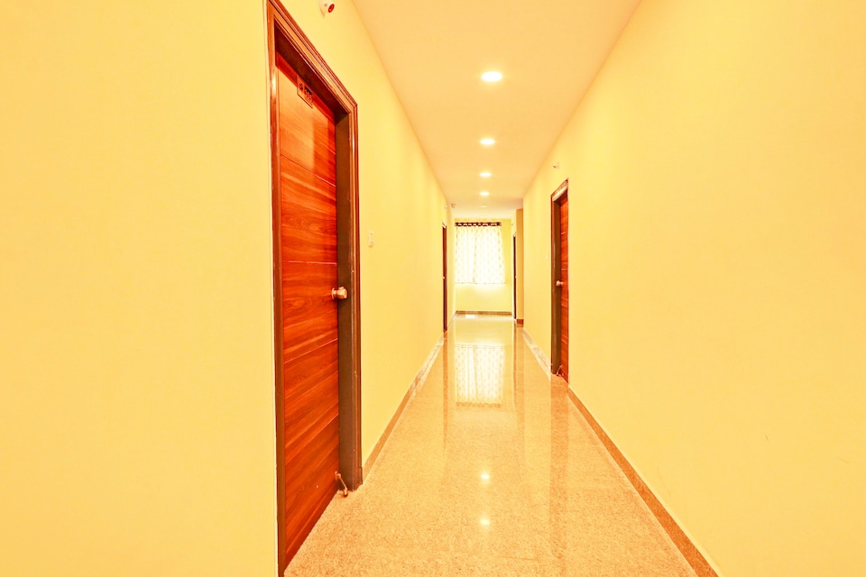 Hotel O AMR Planet Mall Hyderabad Formerly R Square, Secunderabad, Hyderabad