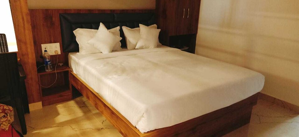 OYO 823140 Leo Grand Hotel, Chandapura Extension Bangalore, Bangalore