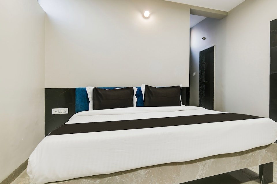 Hotel O Lake View, MG Road Indore, Indore