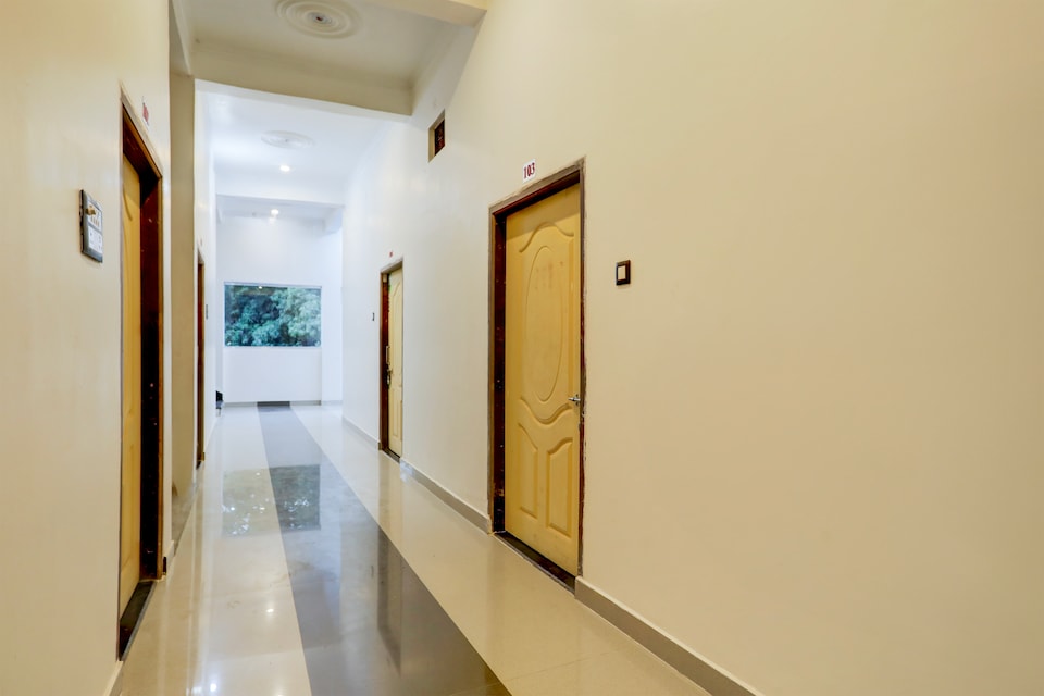 SPOT ON Sree Krishna Hotel &Resort, Mangarh, Mangarh