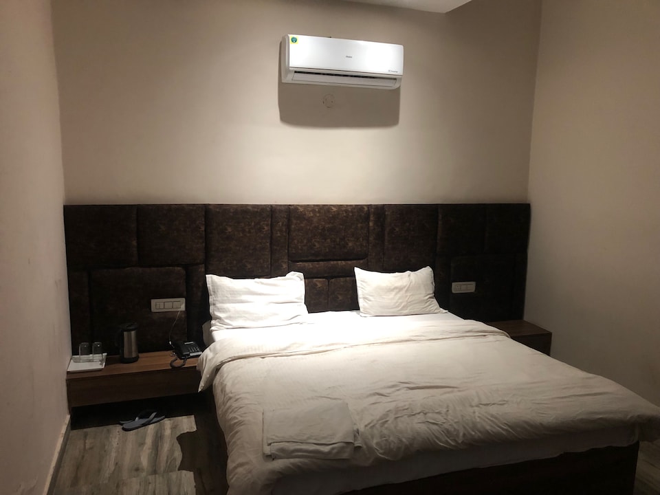 OYO 823305 Hotel Wide Road, Dera Bassi Chandigarh, Chandigarh