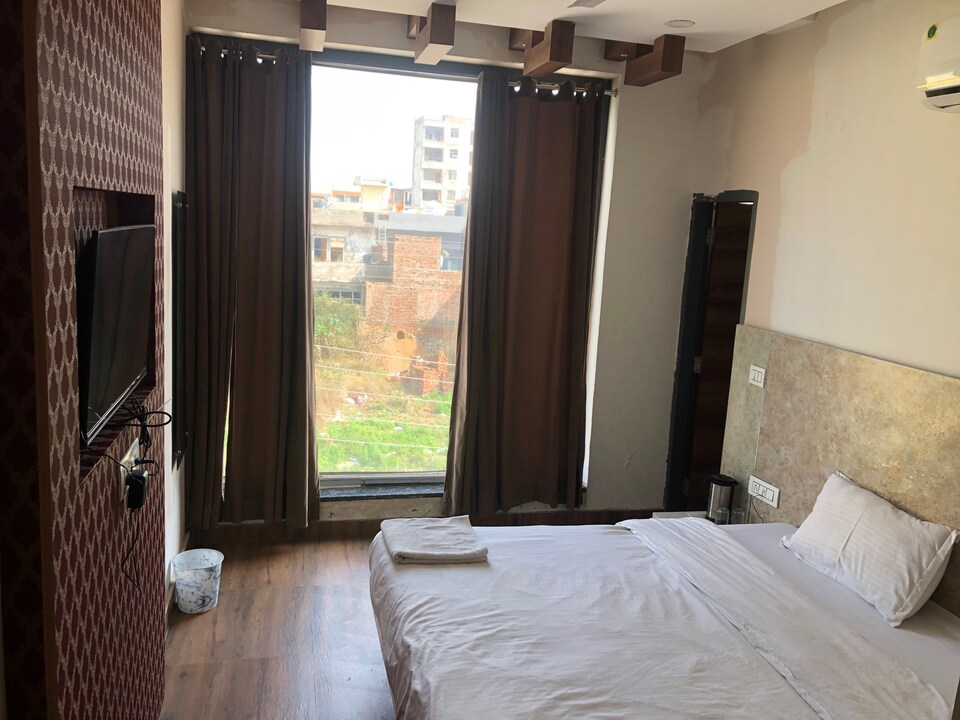 OYO 823305 Hotel Wide Road, Dera Bassi Chandigarh, Chandigarh