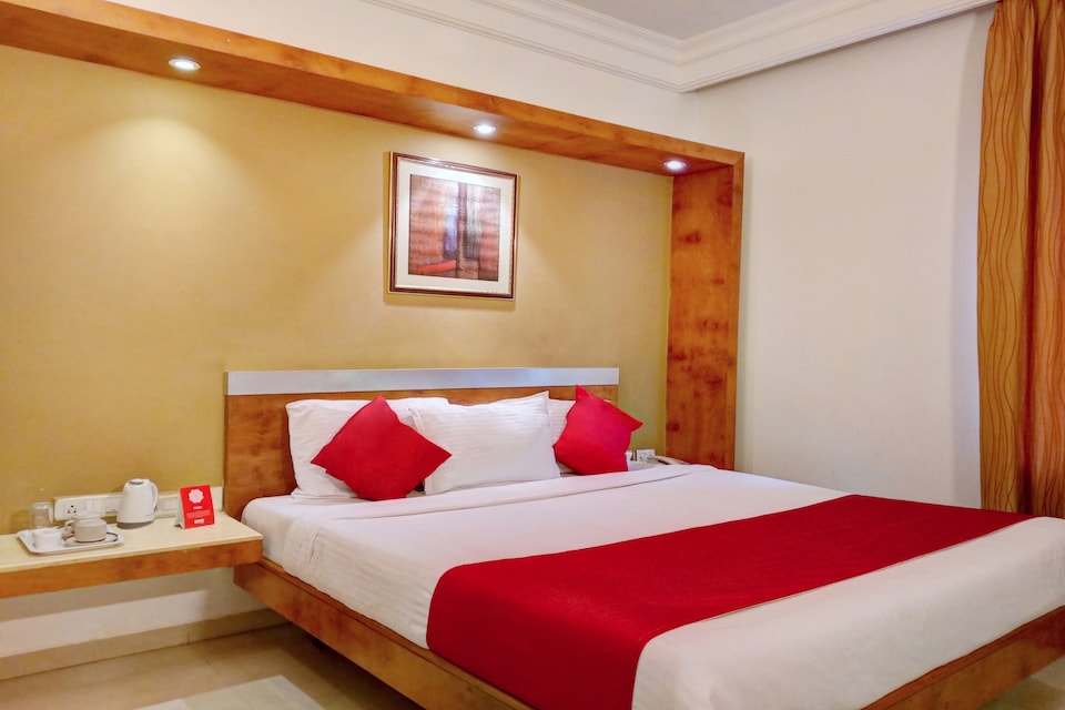 Capital O 422 SURAKSHA INN, Indiranagar Bangalore, Bangalore