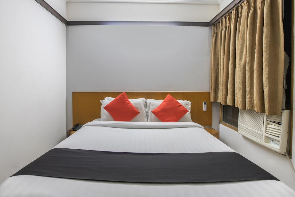 Capital O 1814 Hotel Balwas, Delhi Gate Surat, Surat