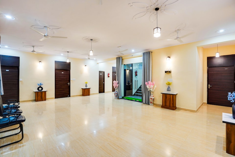 Collection O Hotel Villa Vista, Noida City, Noida