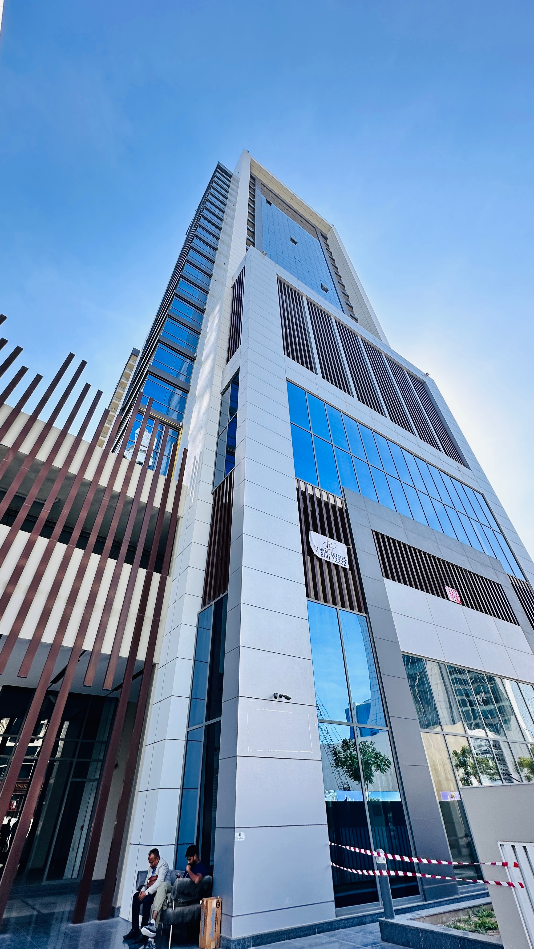 Upscale Apartment at Oval Tower Near Downtown with Balcony and Parking by Belvilla, Business Bay