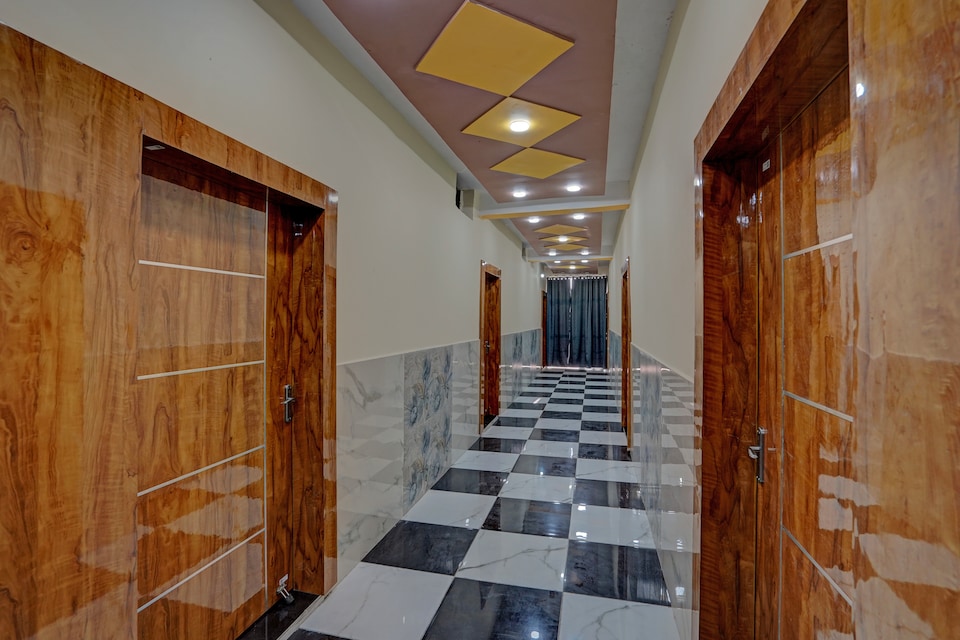 Hotel O  ABHINAV HOTEL , Greater Noida, Noida