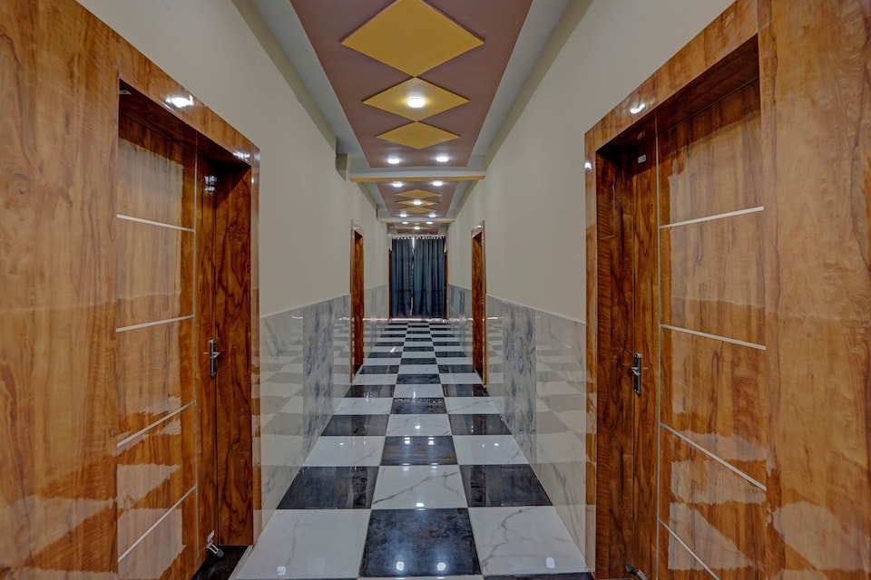 Hotel O  ABHINAV HOTEL , Greater Noida, Noida