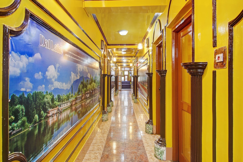 Hotel O Residency Road Srinagar, Rajbagh, Srinagar