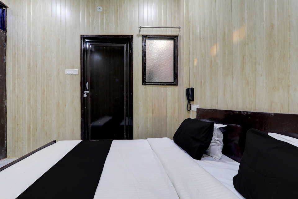 Hotel O Sky Guest House, Aliganj Lucknow, Lucknow