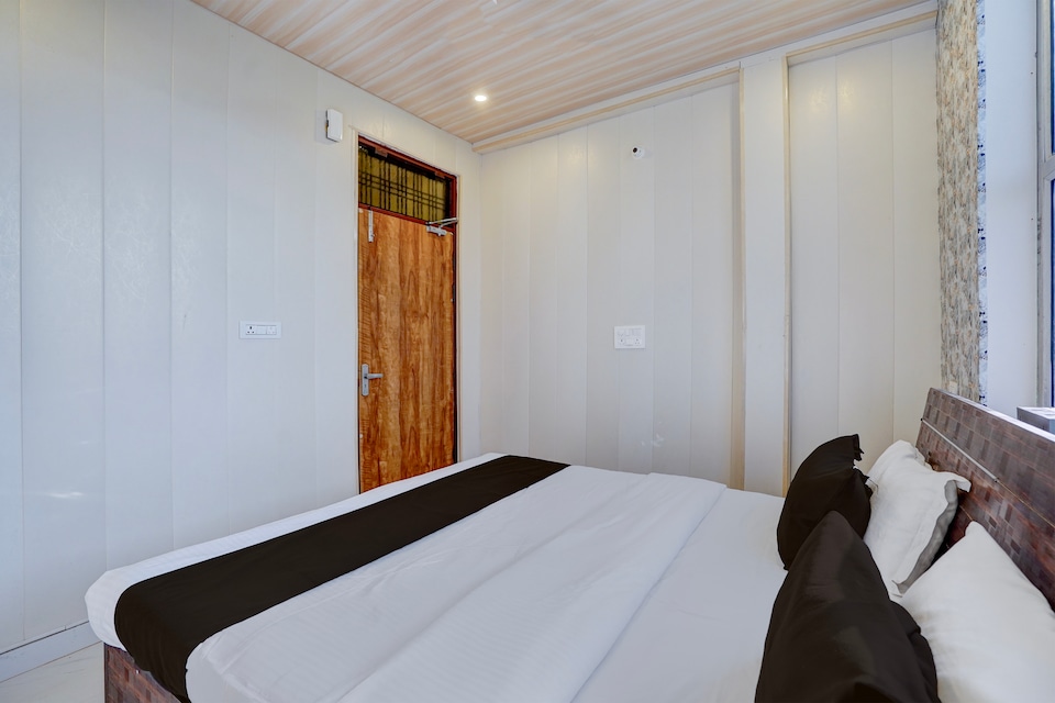 Hotel O Sky Guest House, Aliganj Lucknow, Lucknow