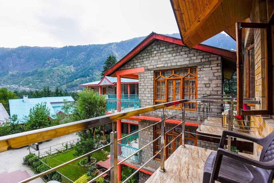 JoyStays 52, Mall Road Manali Cluster, Manali