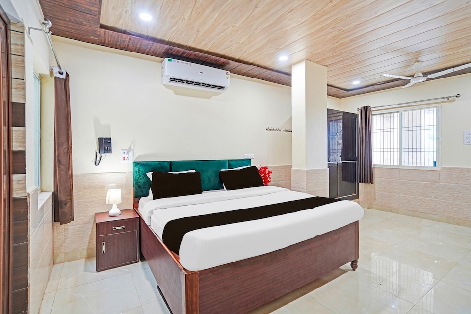 Super Hotel O Varanasi Banaras Junction Formerly Girija Palace, Sigra, Varanasi