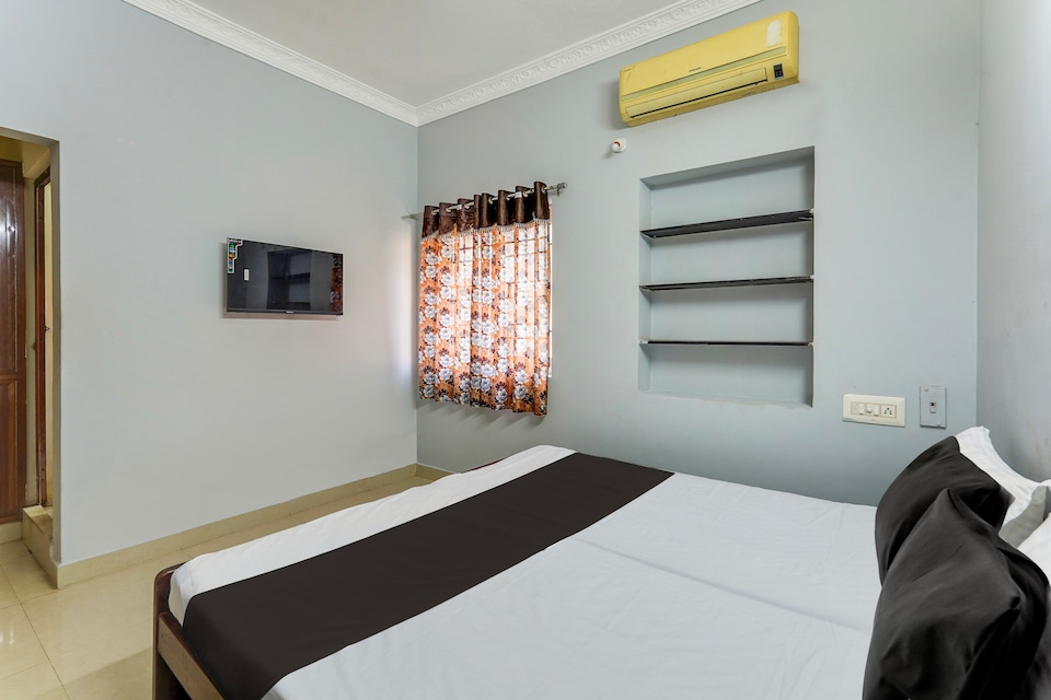 Hotel O Eswar Residency Saligramam, Vadapalani Chennai, Chennai
