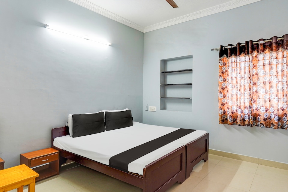 Hotel O Eswar Residency Saligramam, Vadapalani Chennai, Chennai