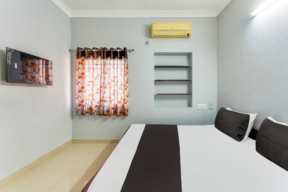 Hotel O Eswar Residency Saligramam, Vadapalani Chennai, Chennai