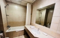 OYO 1280 Home Olympic Park 3